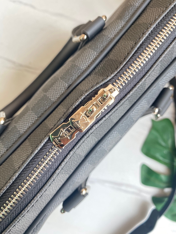 ルイヴィトンバッグ角部分ディテール